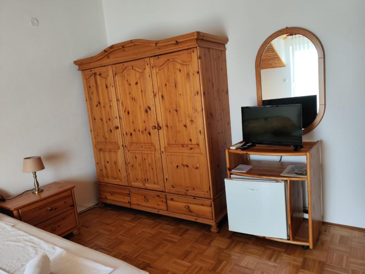 Niko Apartment *