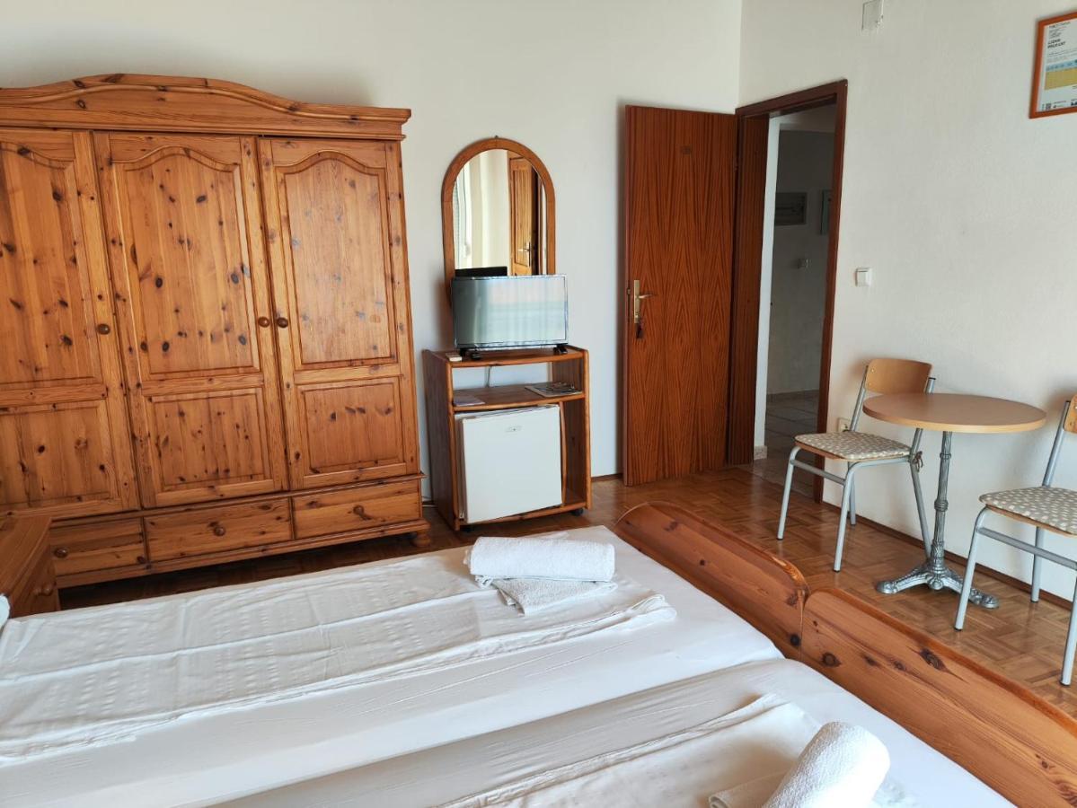 Niko Apartment *