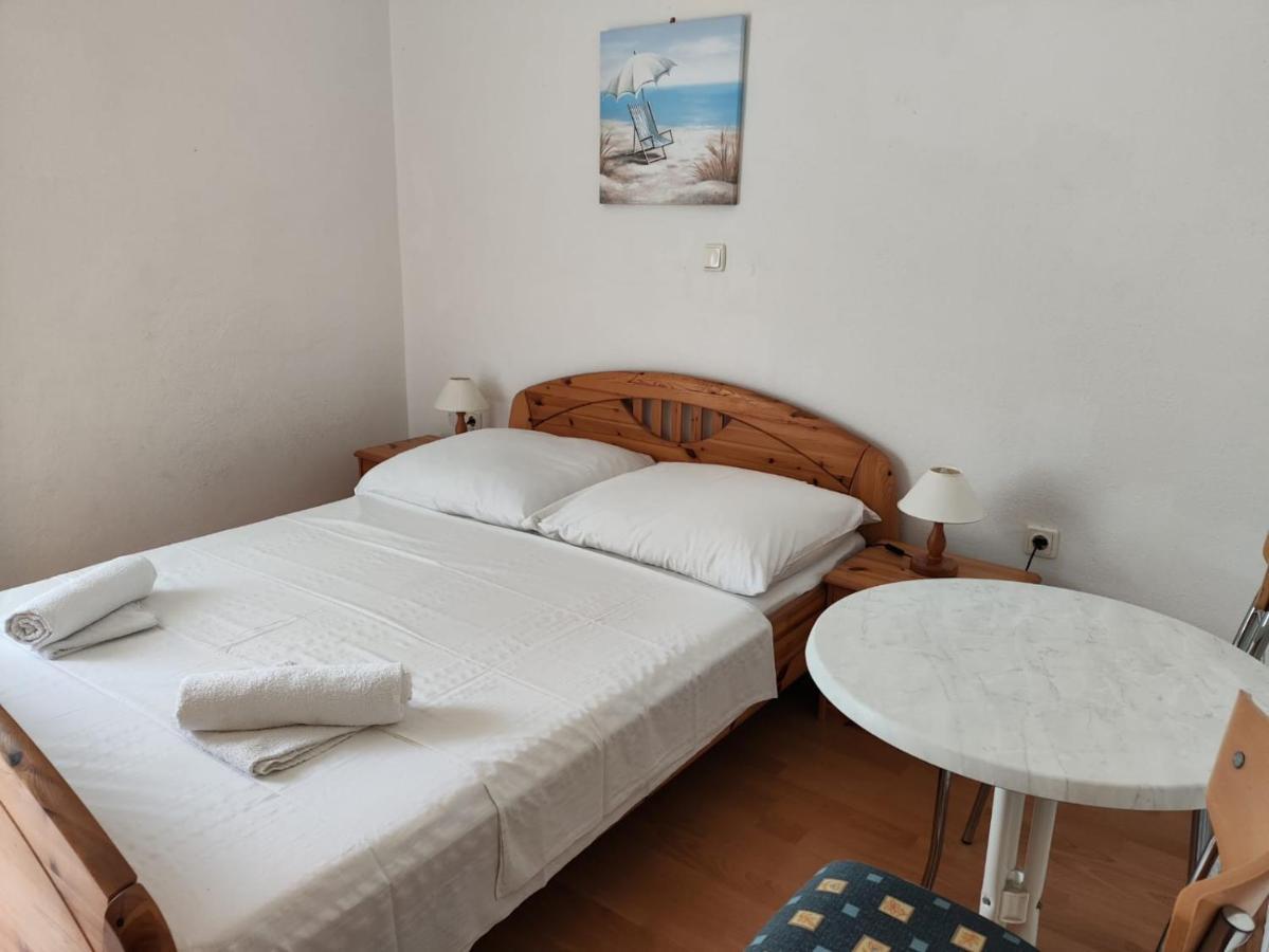 Apartment Niko Podstrana